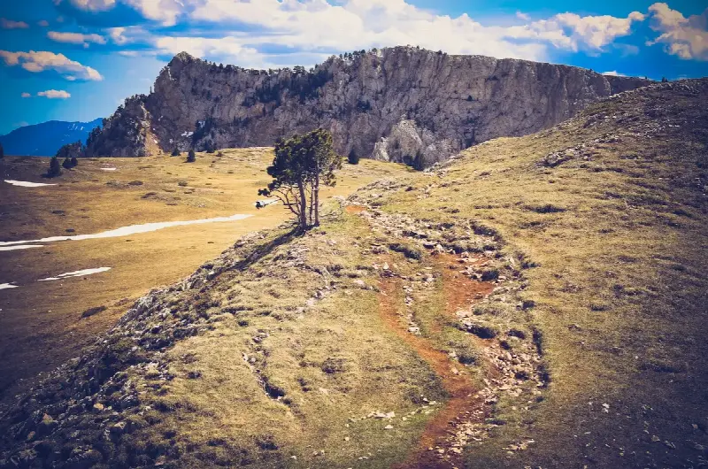Sentier sur les hauts plateaux