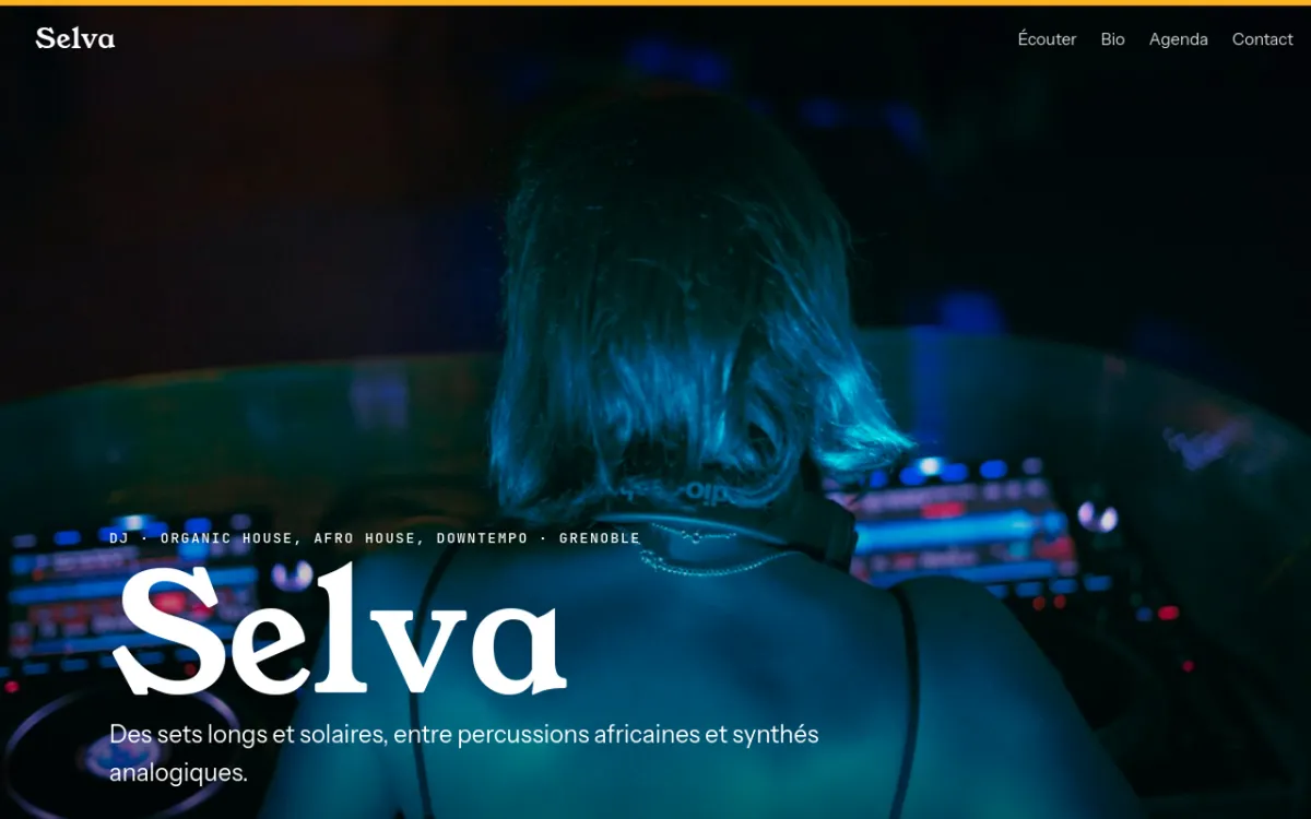 Exemple de site de DJ : photo plein écran, lecteur de mix et dates